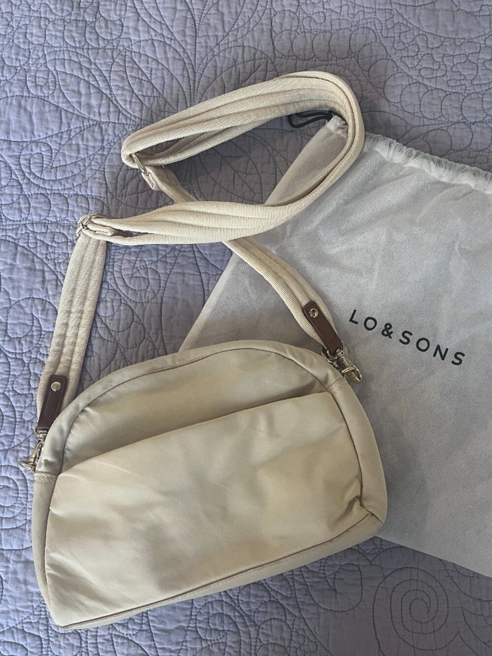 Lo & Sons Nouvelle ivory/cream crossbody bag